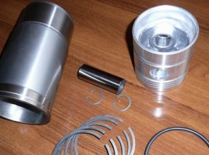 TULEJA + TŁOK + PIERSCIENIE + SWORZEN MF CLAAS JD DEUTZ FENDT FORD NEW HOLLAND LANDINI JCB DAVID BROWN MERCEDES - zdjęcie 1